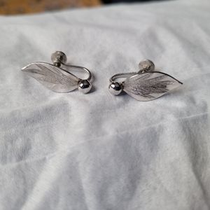 ⭐Vintage Sterling Screw Back Earring⭐